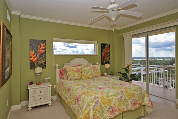 Daytona Beach Oceanfront Condo For Sale. Island Crowne Unit 1004 River View Guest Suite. 1900 N Atlantic Ave